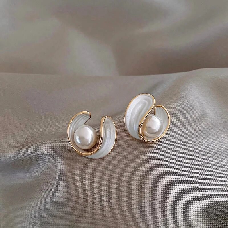 Luxe Weiße Opal Ohrringe mit Perle in Gold