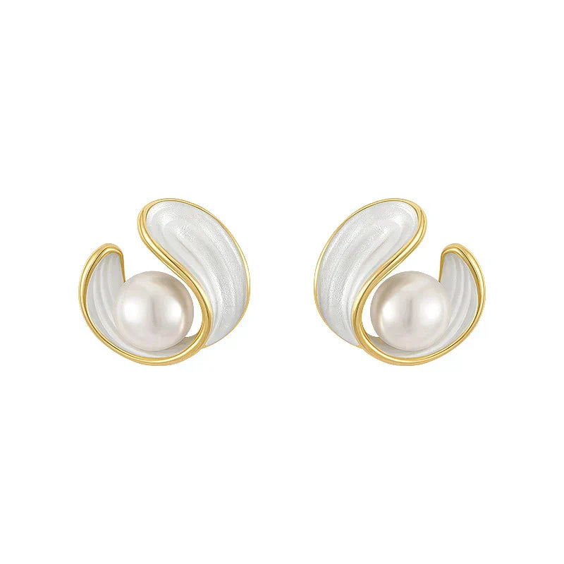 Luxe Weiße Opal Ohrringe mit Perle in Gold